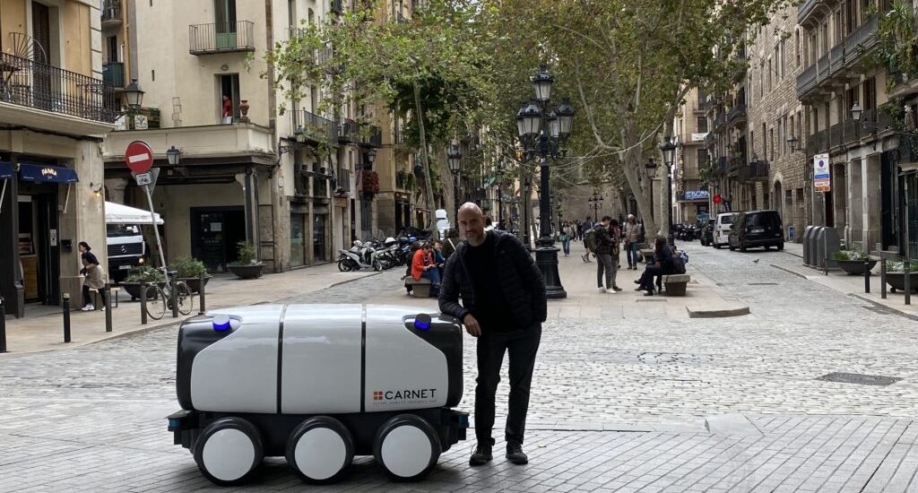 el-robot-autonomo-ona-de-reparto-de-paqueteria-inicia-sus-pruebas-en-barcelona
